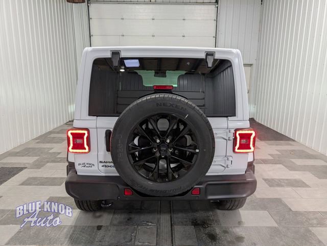Used 2025 Jeep Wrangler Unlimited Sahara w/ Safety Group AWD/4WD image 3