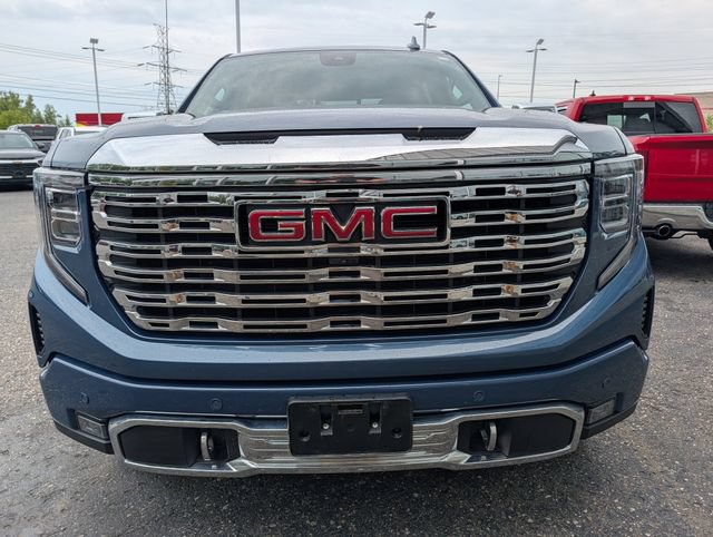 Used 2025 GMC Sierra 1500 Denali w/ Denali Reserve Package AWD/4WD image 3