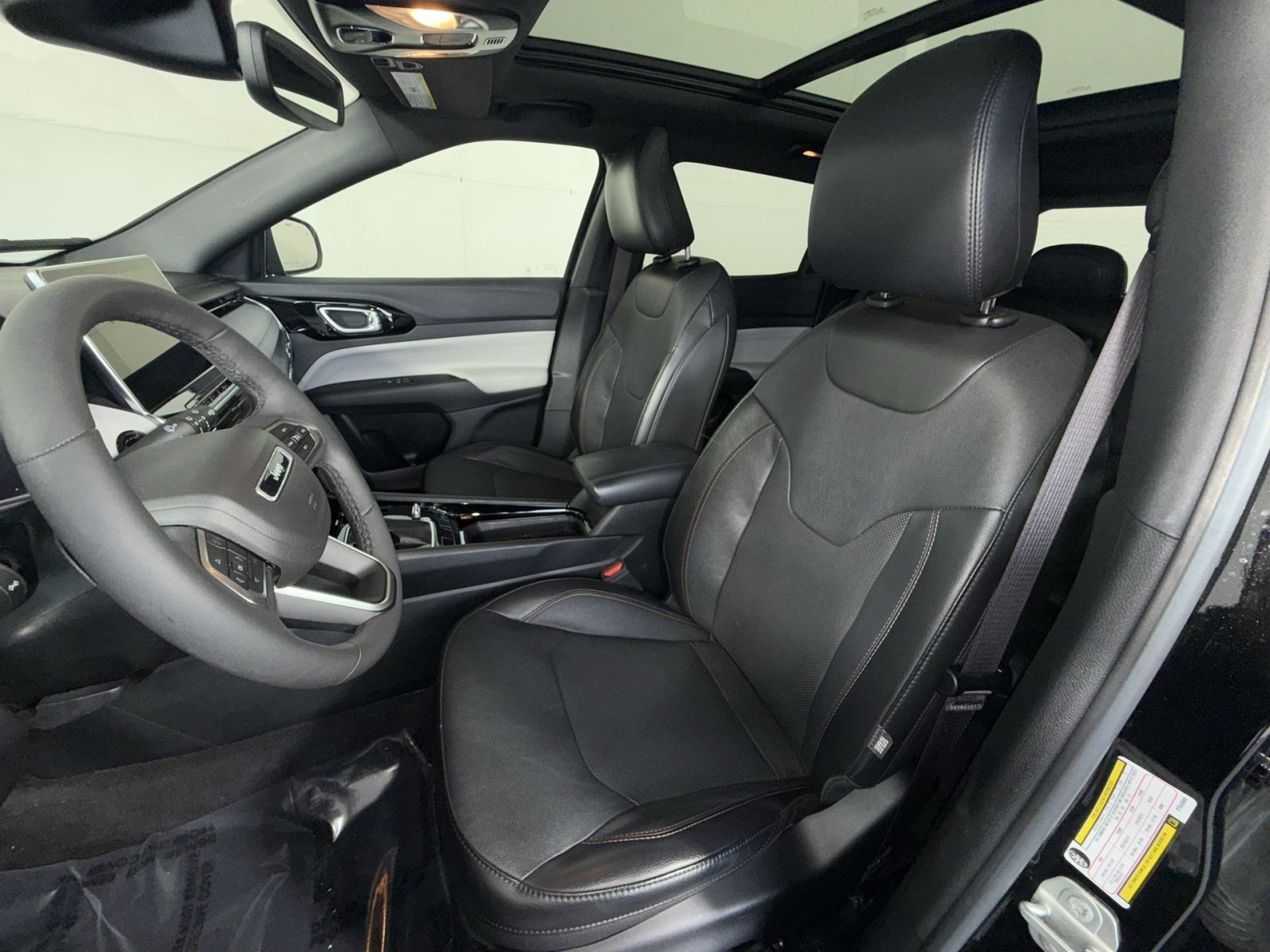 Used 2023 Jeep Compass Limited w/ Sun and Sound Group AWD/4WD image 13