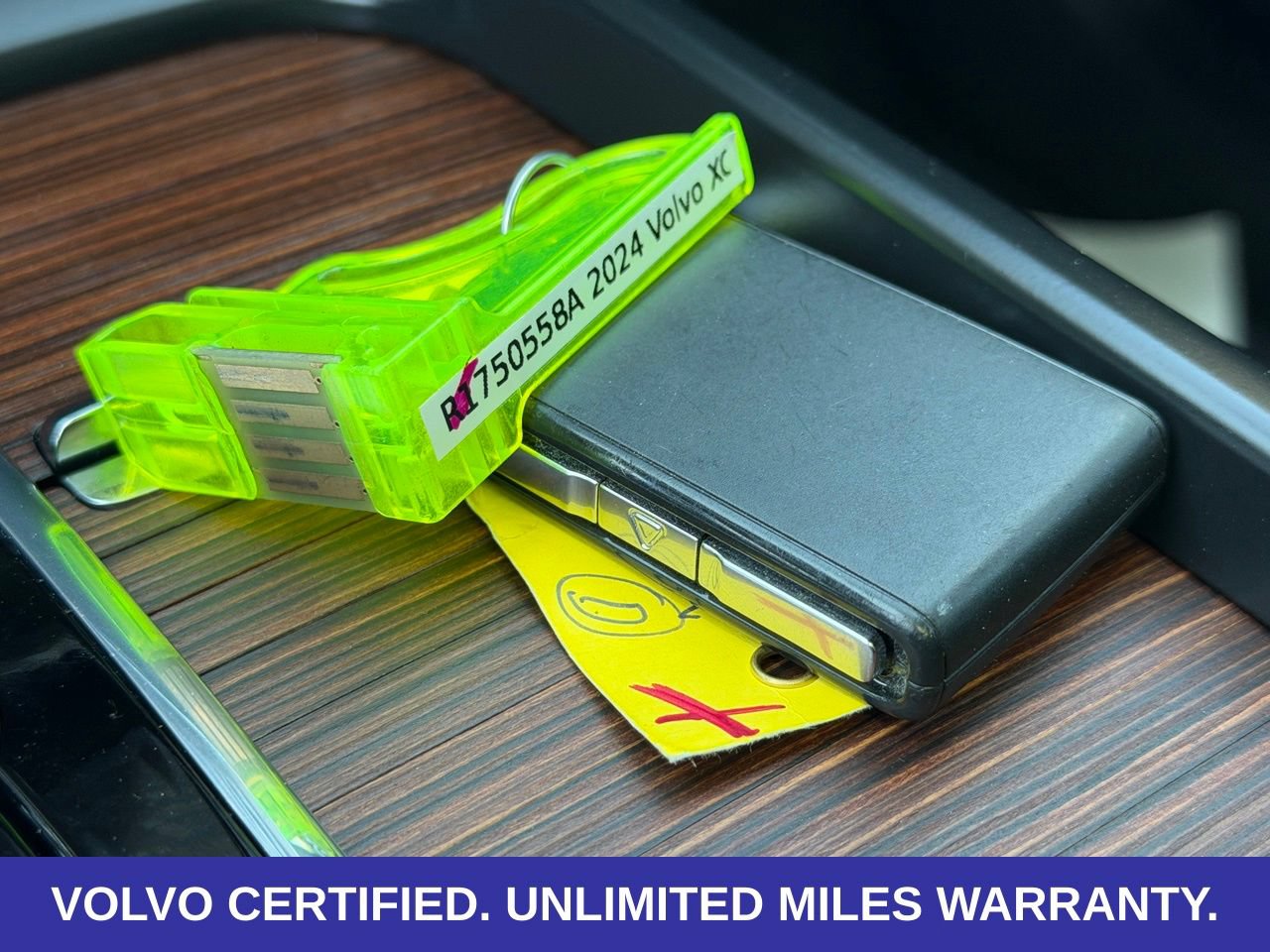 Certified 2024 Volvo XC60 T8 Ultimate w/ Protection Package Premier AWD/4WD image 39
