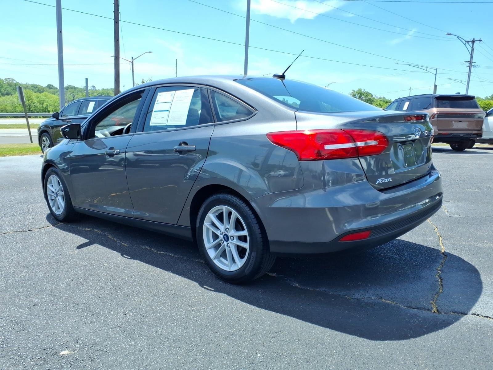 Used 2018 Ford Focus SE w/ Cold Weather Package FWD image 6