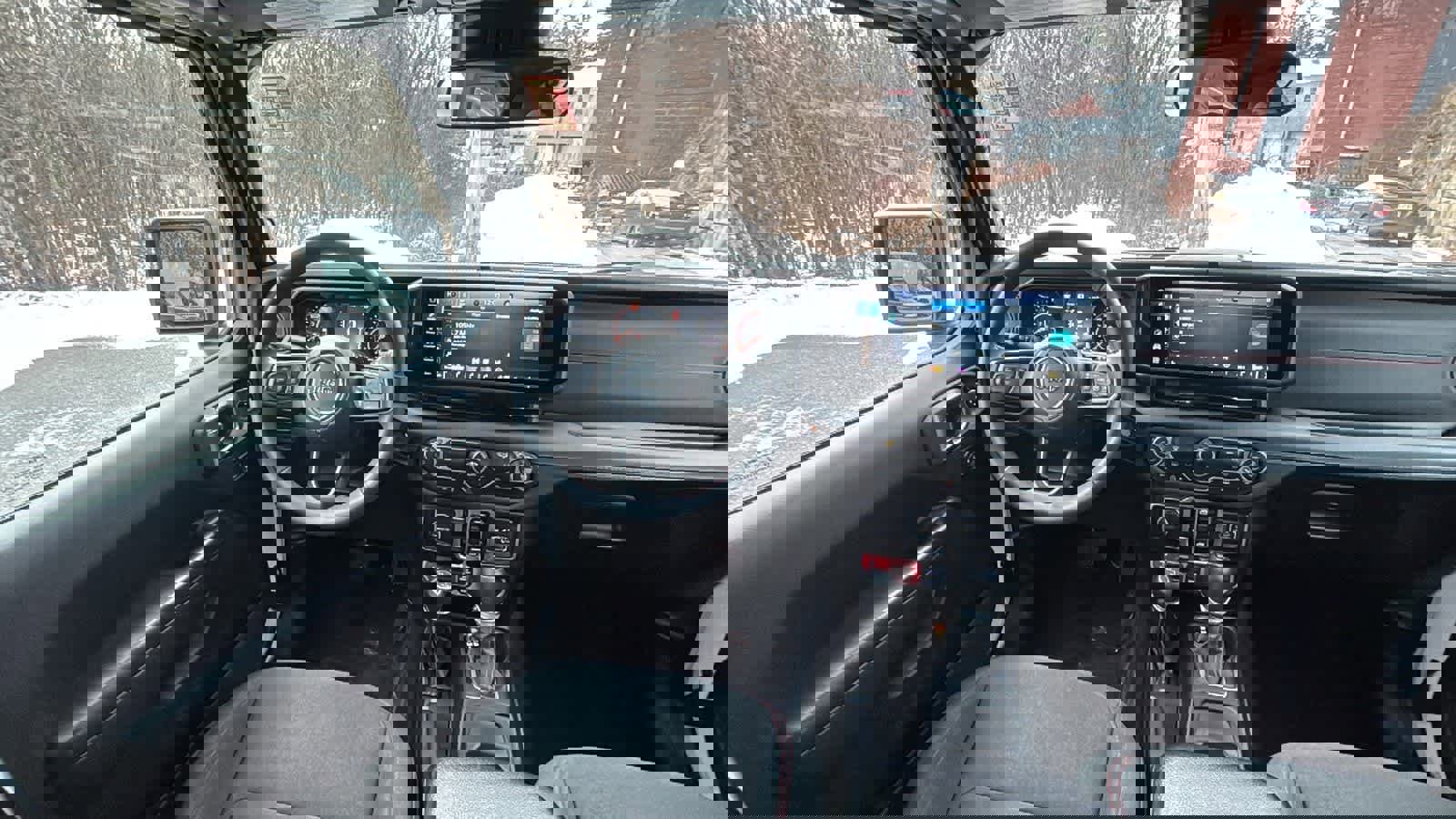 Used 2025 Jeep Wrangler Unlimited Rubicon image 25