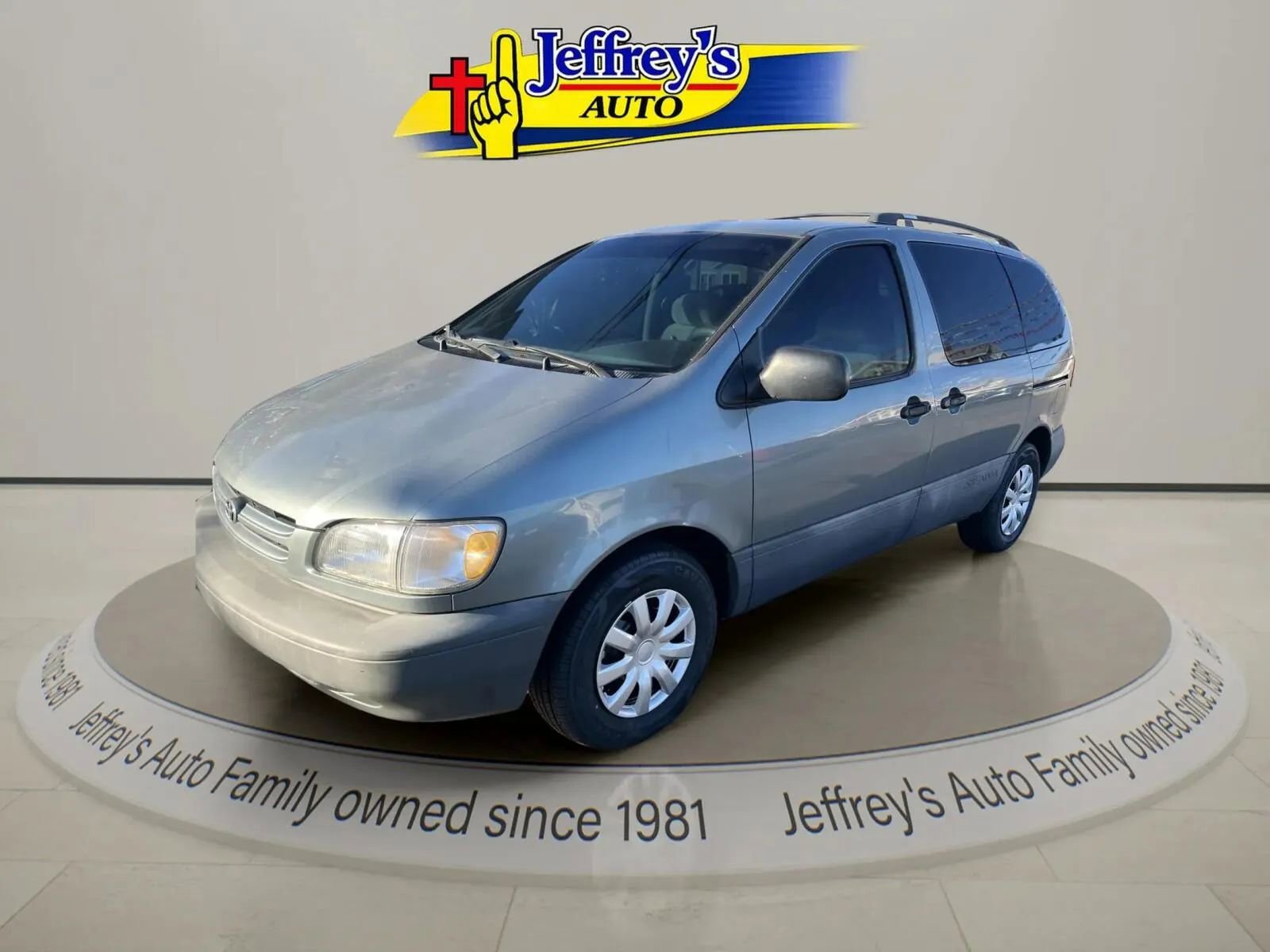 Used 2000 Toyota Sienna LE FWD image 2