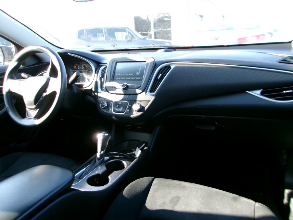 Used 2018 Chevrolet Malibu LS w/ LPO, Convenience Package 2 image 17