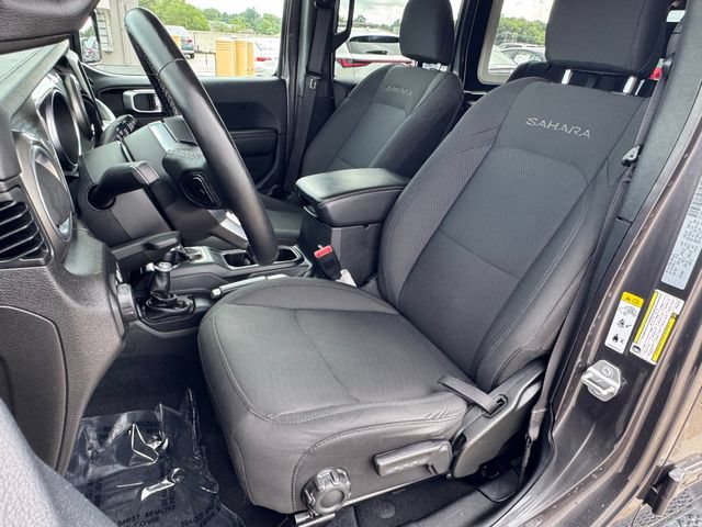 Used 2018 Jeep Wrangler Unlimited Sahara AWD/4WD image 14