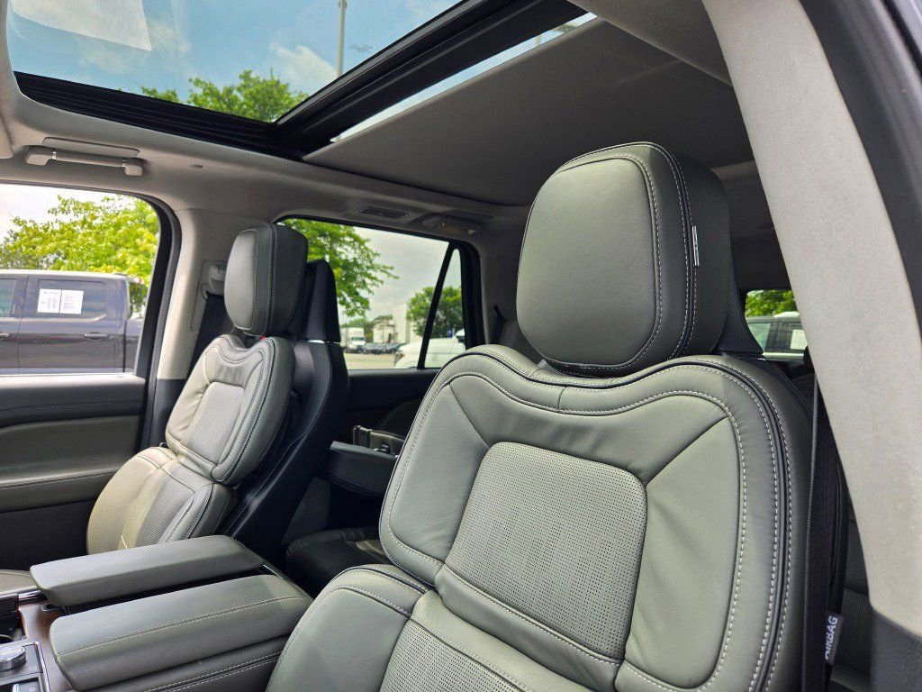 Used 2023 Lincoln Navigator Black Label AWD/4WD image 25