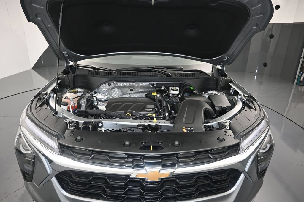 Certified 2025 Chevrolet Trax LT FWD image 27