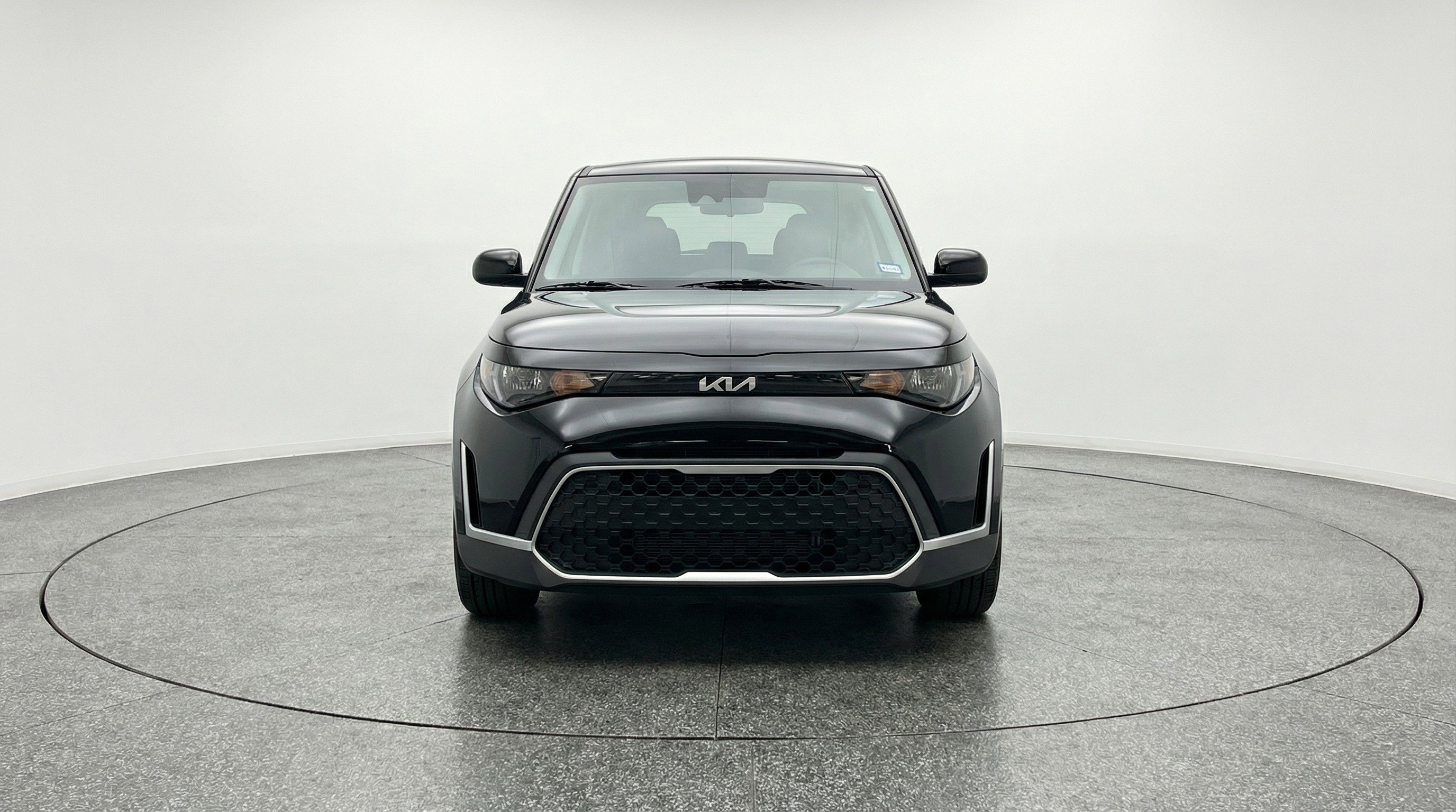 Used 2025 Kia Soul LX w/ LX Technology Package image 2