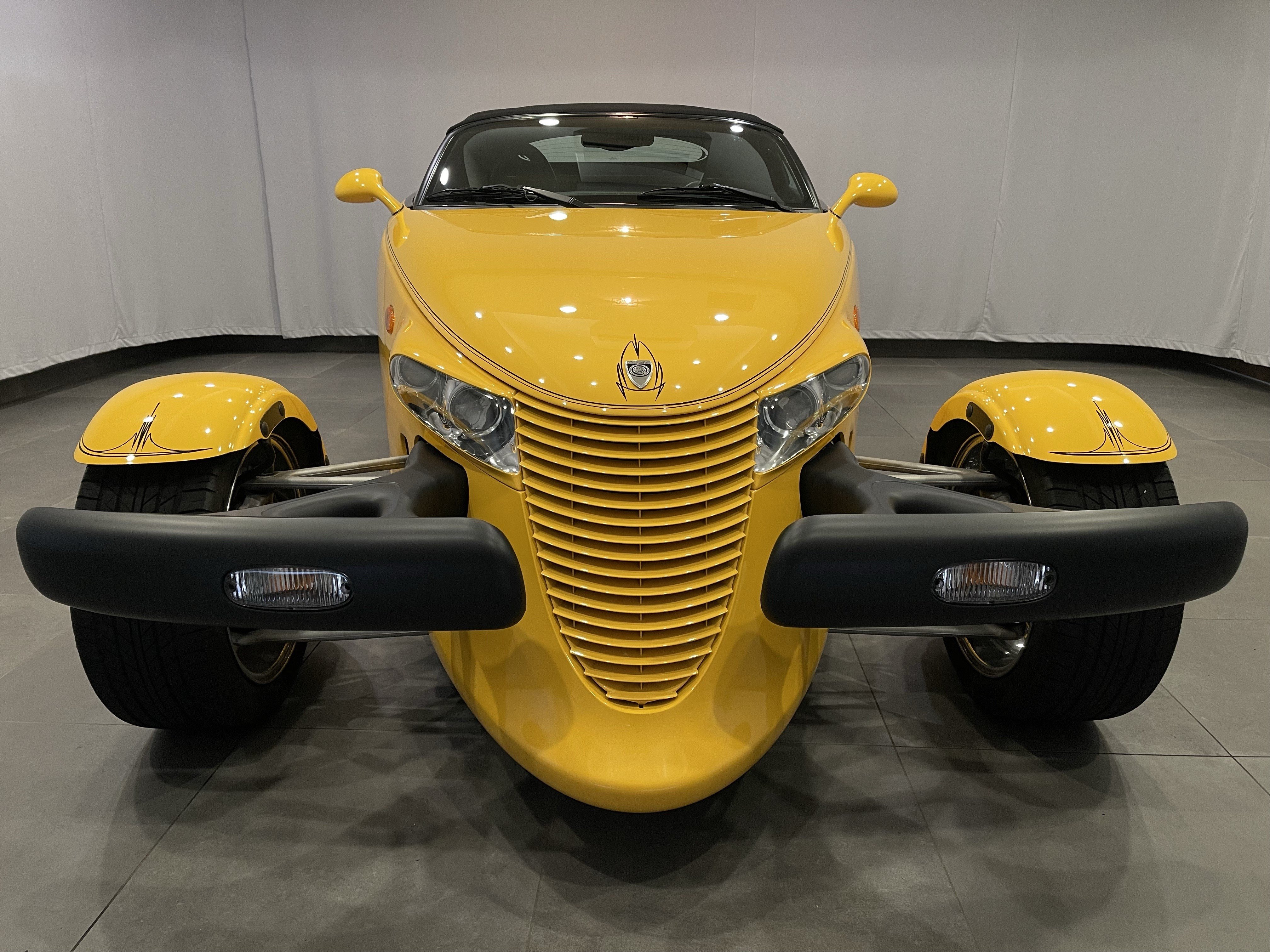 Used 2002 Chrysler Prowler RWD video 2