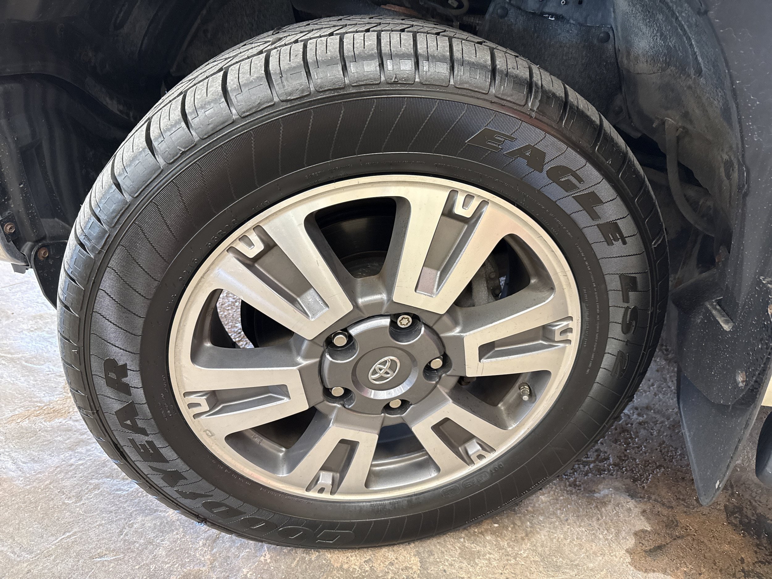 Used 2018 Toyota Tundra Platinum AWD/4WD image 38