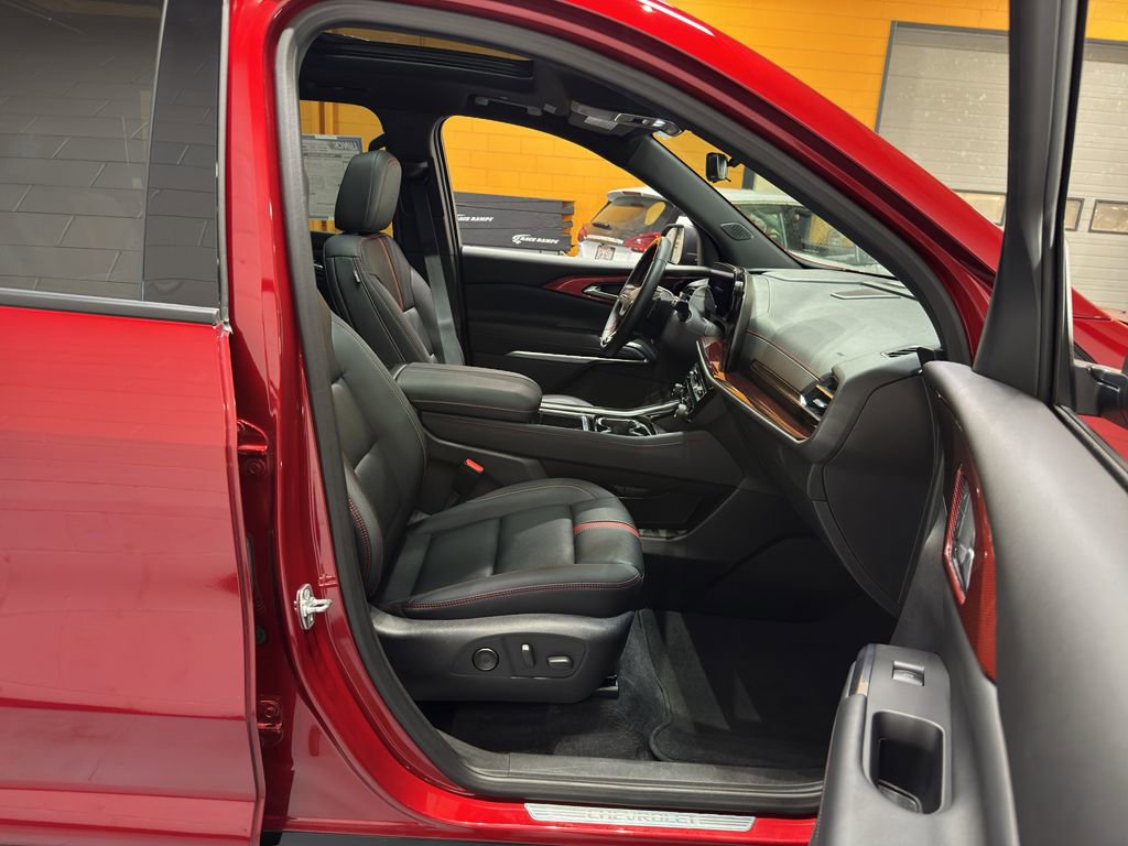 Used 2025 Chevrolet Traverse RS image 20