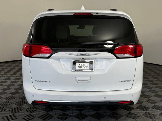 Used 2019 Chrysler Pacifica Limited w/ Advanced Safetytec Group FWD image 7