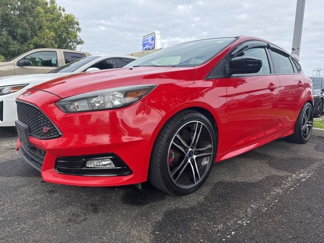Used 2017 Ford Focus ST FWD image 1