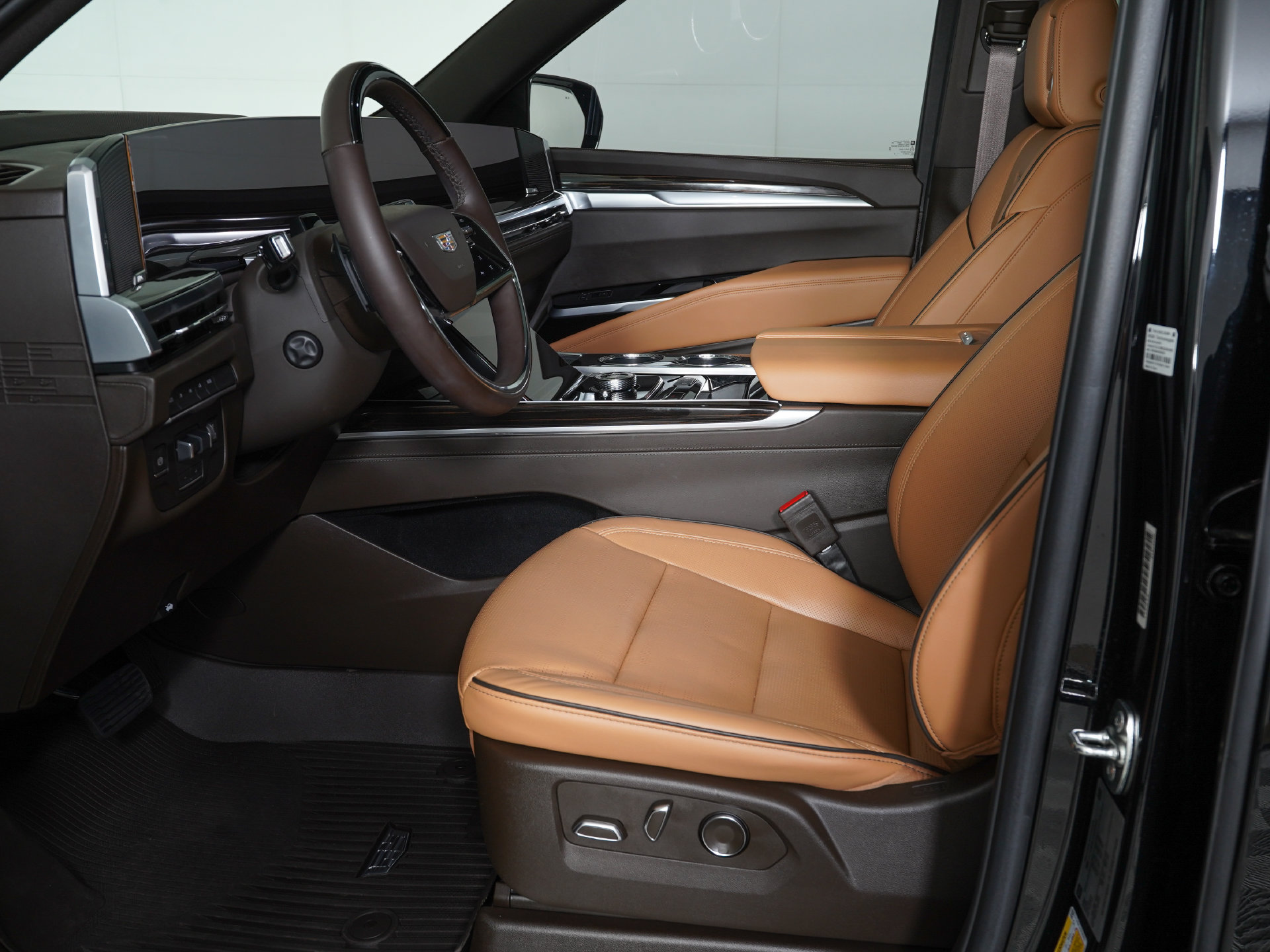 Used 2025 Cadillac Escalade Premium Luxury w/ LPO, Floor Liner Package AWD/4WD image 15