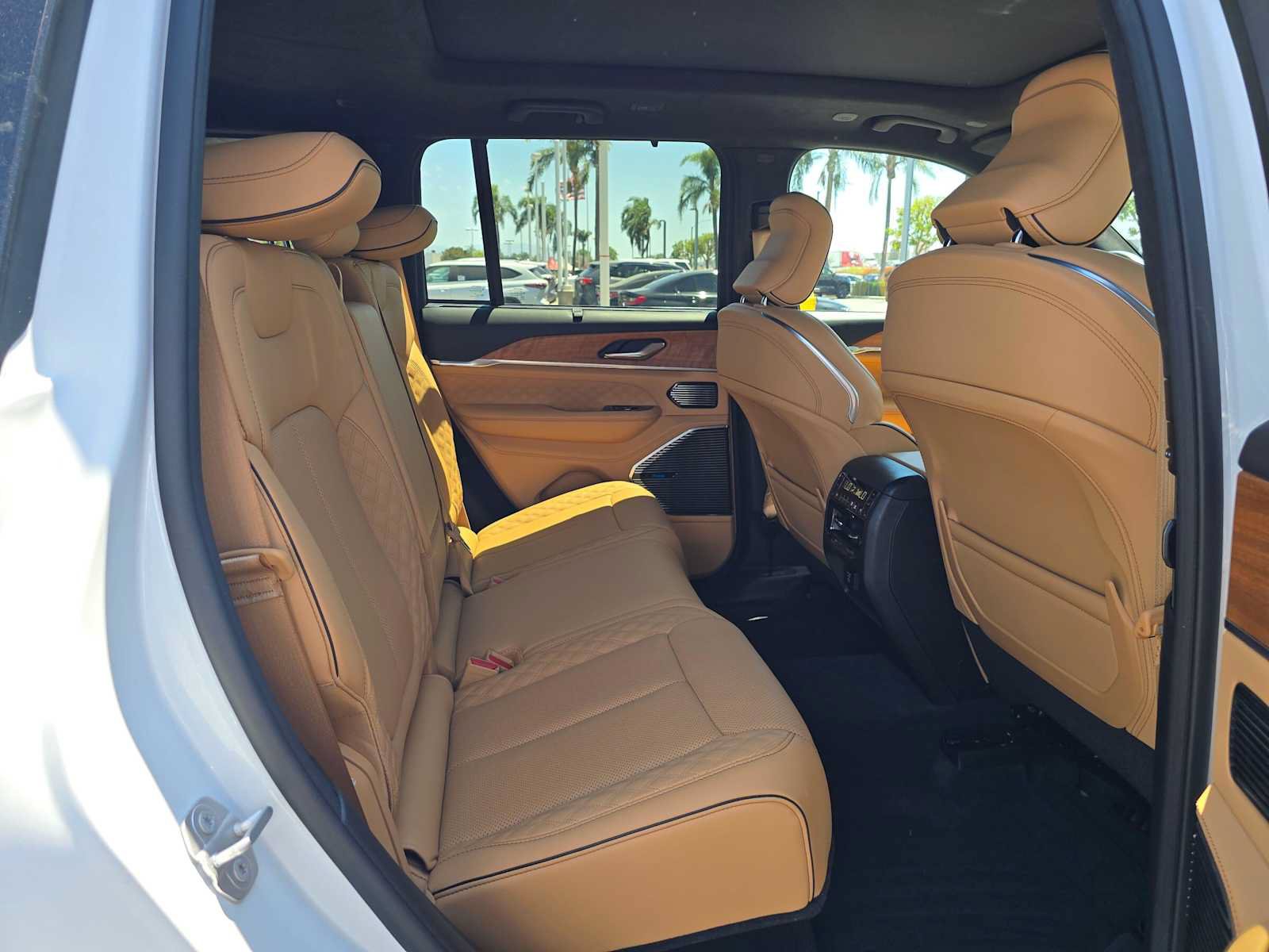 Used 2022 Jeep Grand Cherokee Summit AWD/4WD image 12