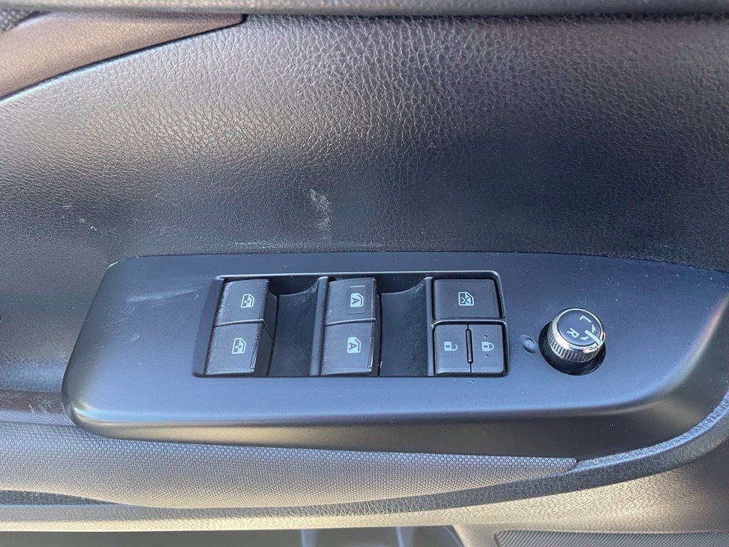 Used 2016 Toyota Highlander LE FWD image 12