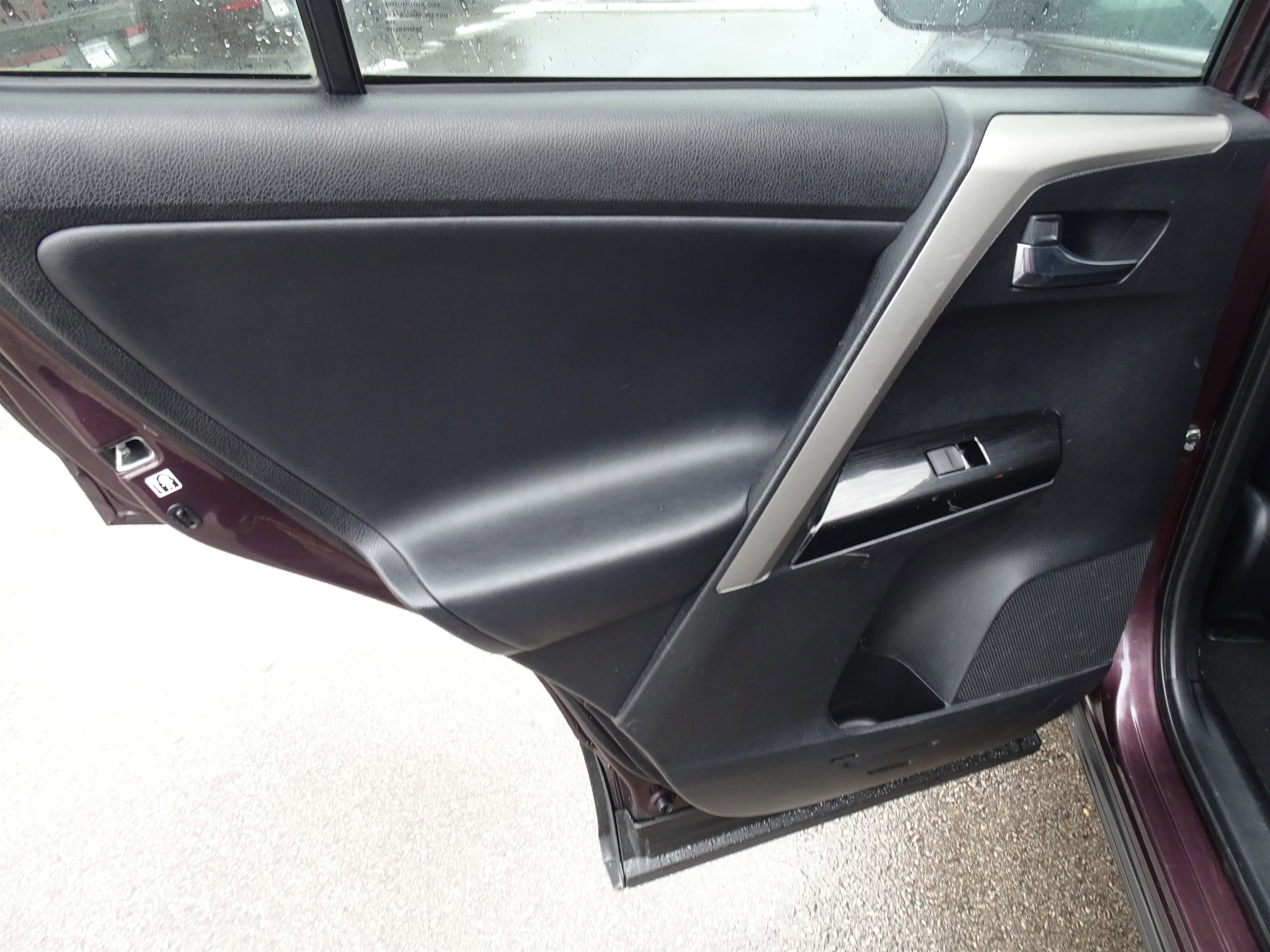 Used 2016 Toyota RAV4 Limited image 16