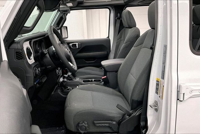 Used 2025 Jeep Wrangler Unlimited Sahara w/ Safety Group image 25