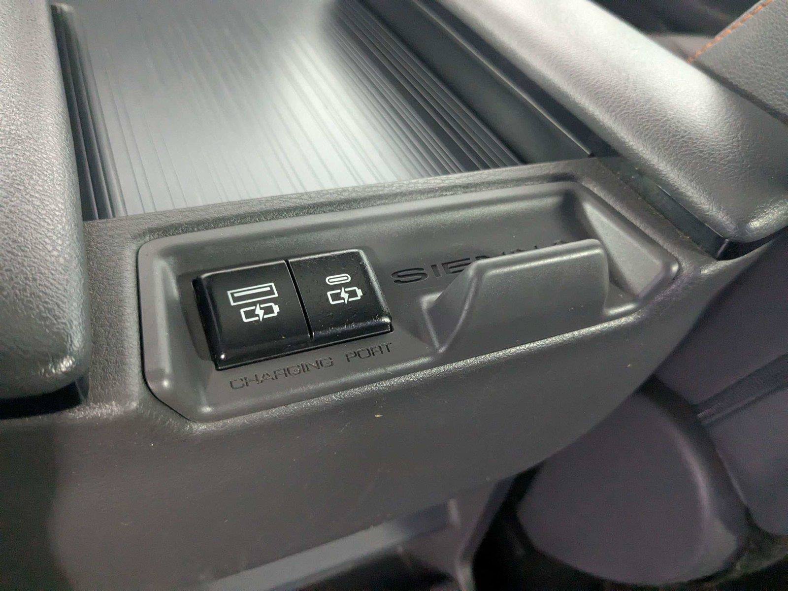 Used 2021 Toyota Sienna XSE AWD/4WD image 38