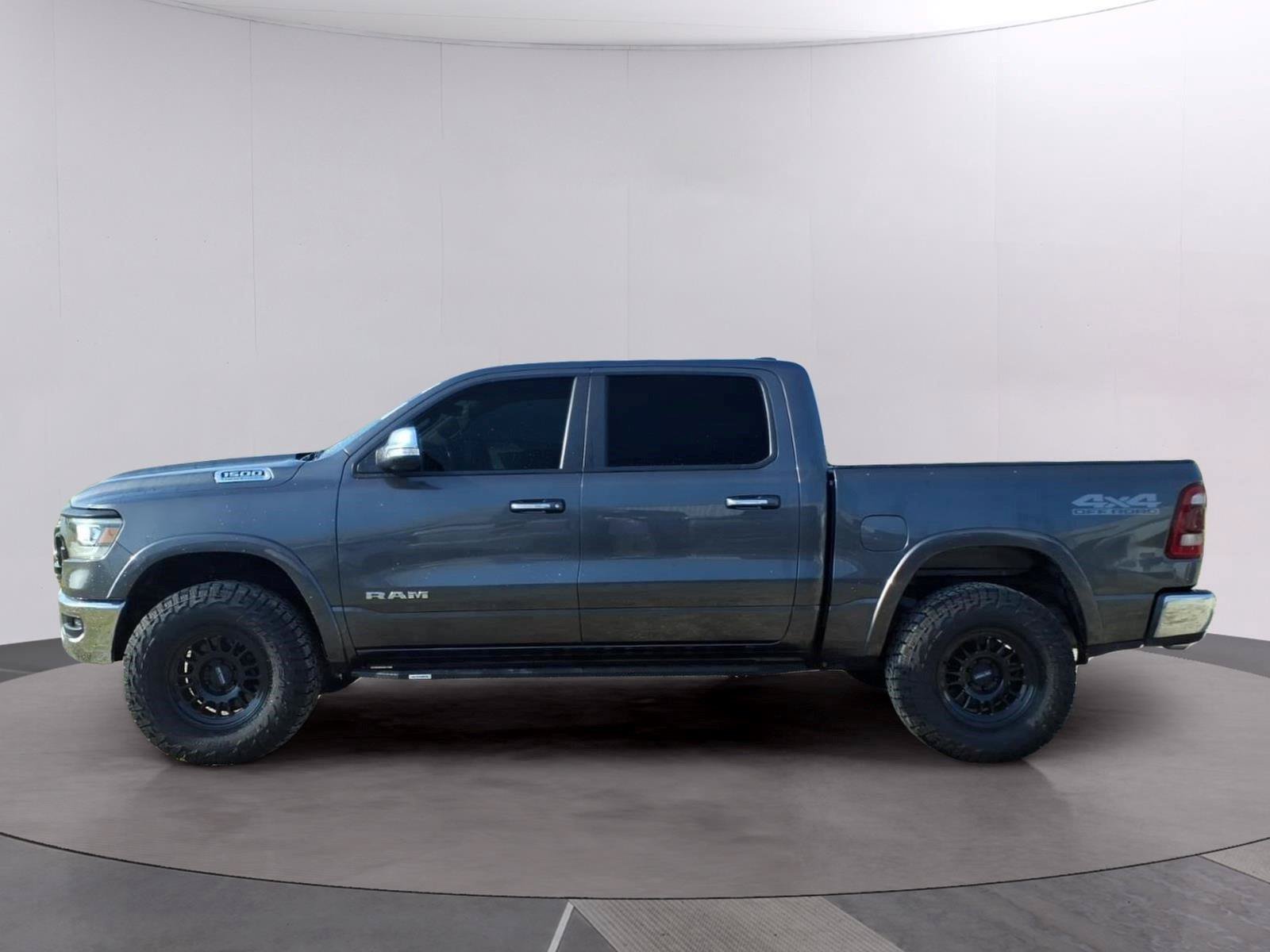 Used 2021 RAM 1500 Laramie w/ Off Road Group AWD/4WD image 2