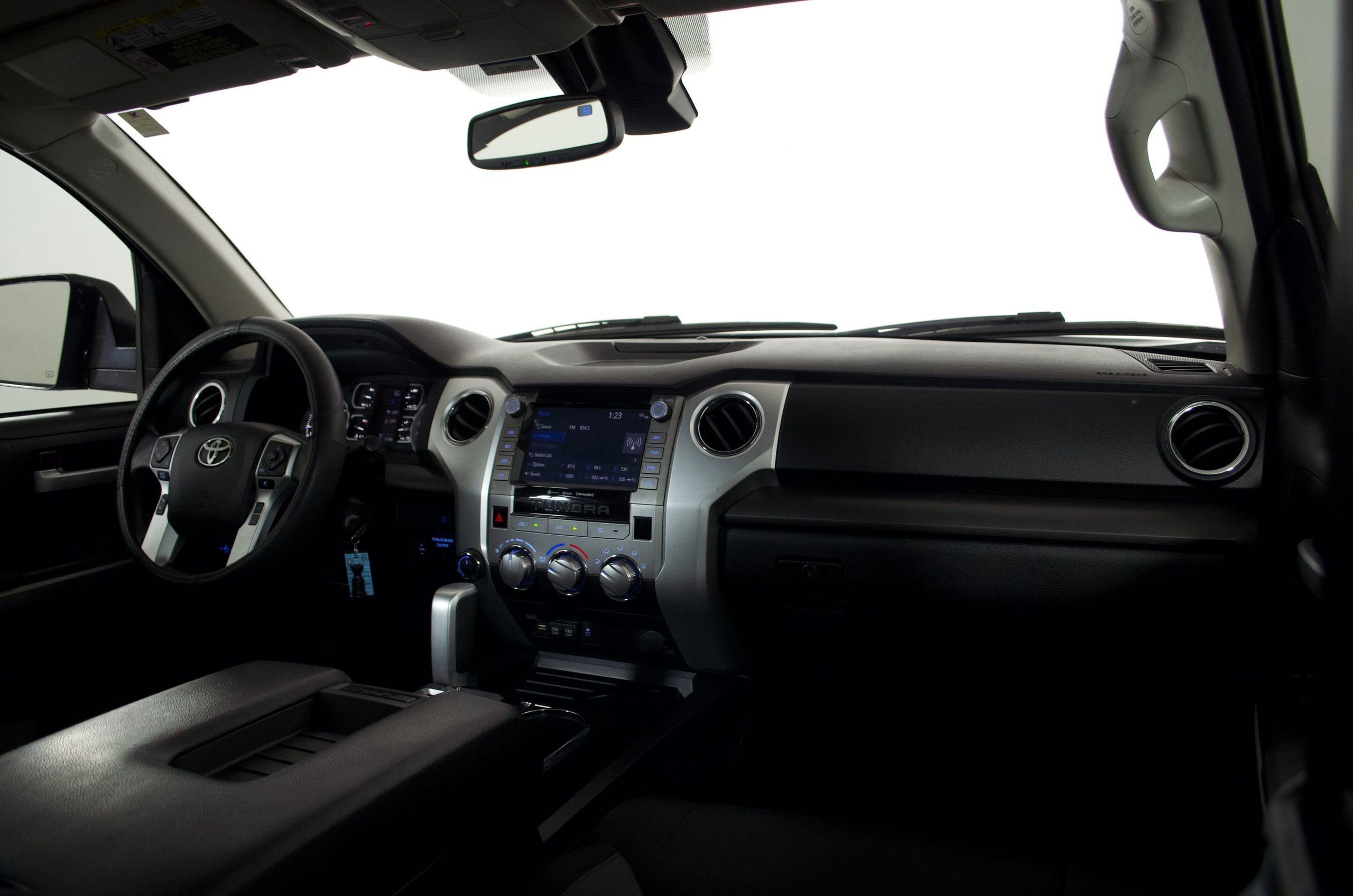 Used 2020 Toyota Tundra SR5 w/ SR5 Upgrade Package AWD/4WD image 21