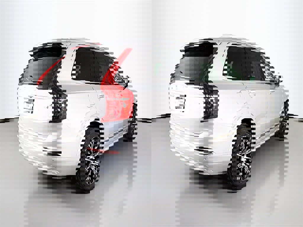 Certified 2025 Volvo XC90 B5 Core image 7