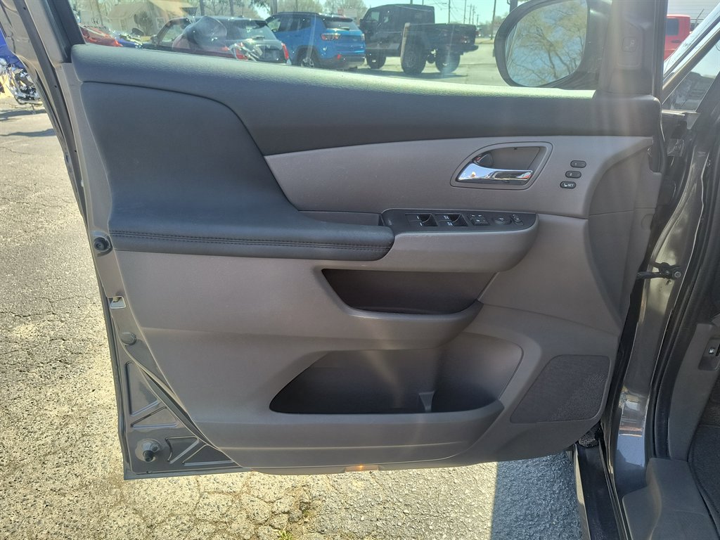 Used 2014 Honda Odyssey Touring image 19