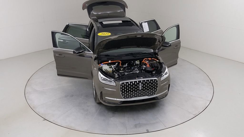 Used 2025 Lincoln Corsair Grand Touring w/ Towing Package image 46