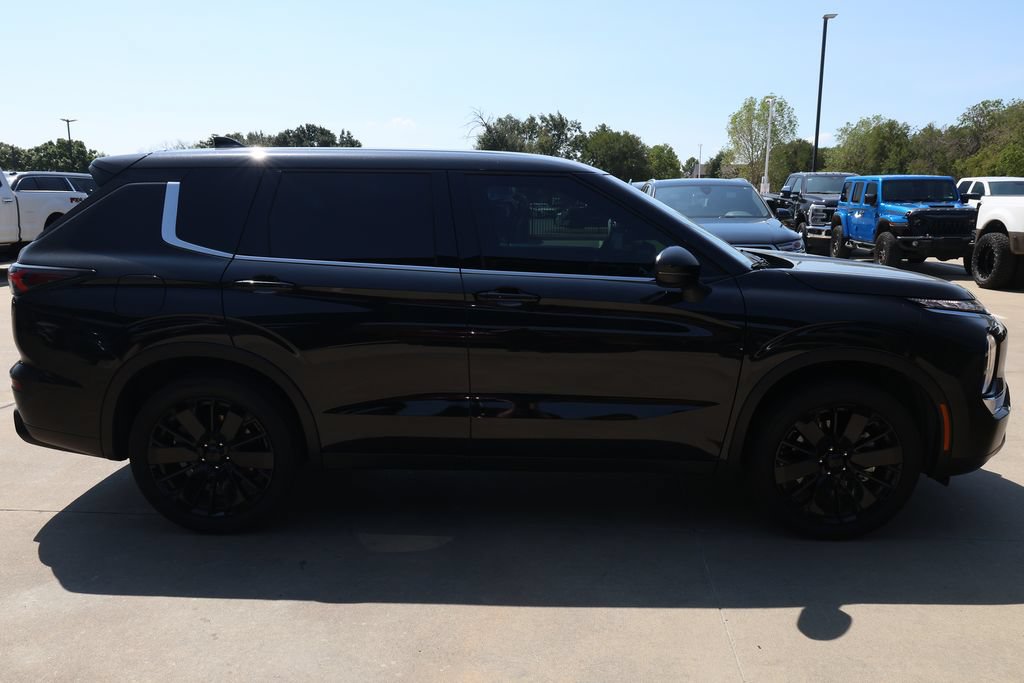 Used 2026 Mitsubishi Outlander LE FWD image 4