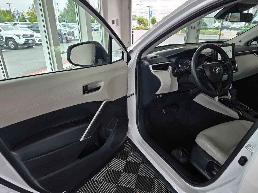Used 2024 Toyota Corolla Cross L AWD/4WD image 32