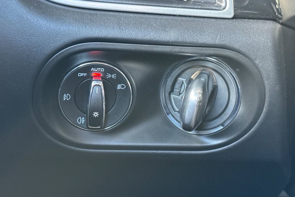 Used 2018 Porsche Macan Turbo image 21