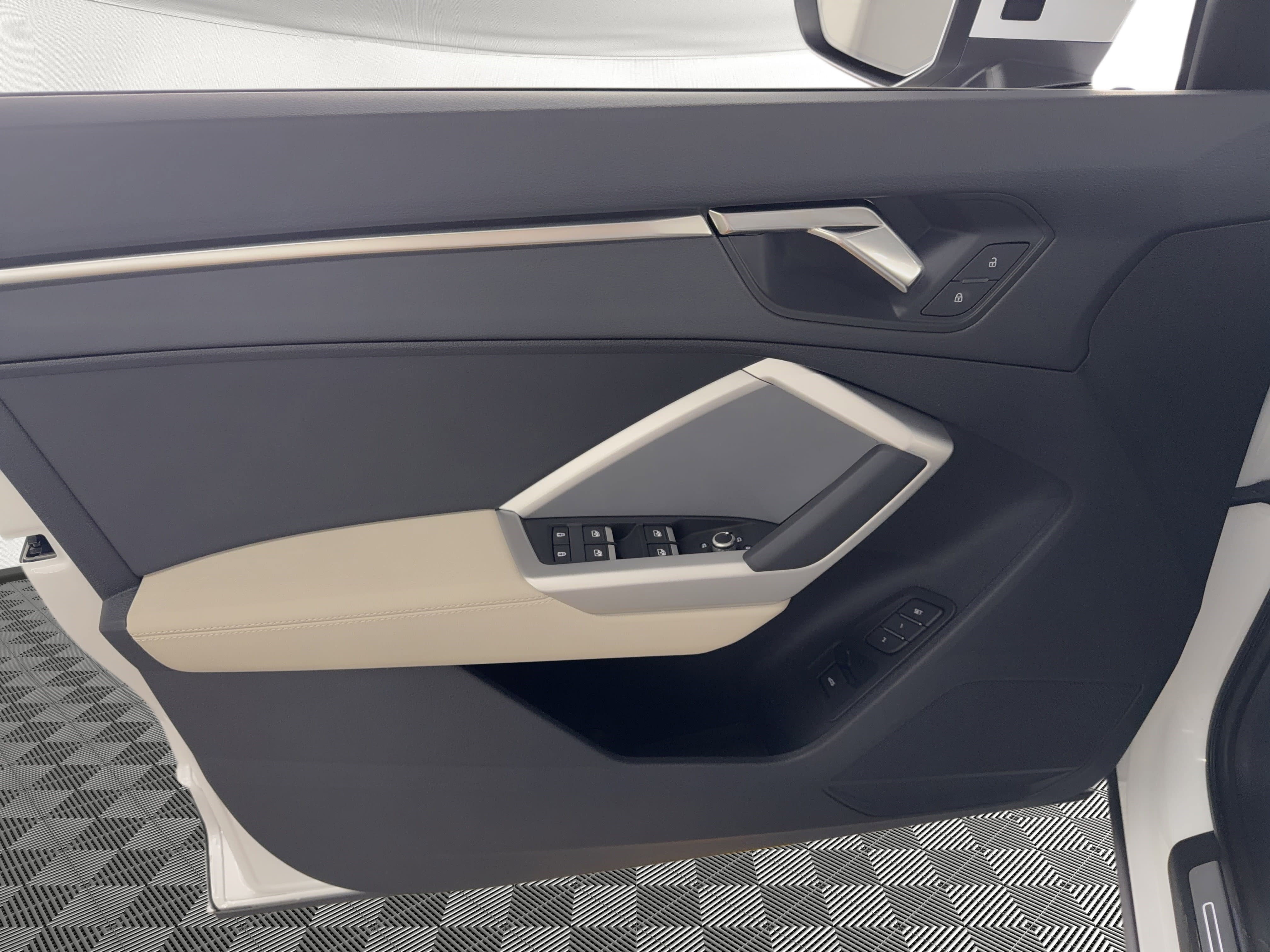 Certified 2025 Audi Q3 2.0T Premium w/ Convenience Package image 14