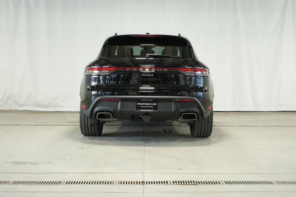 Certified 2026 Porsche Macan AWD/4WD image 6
