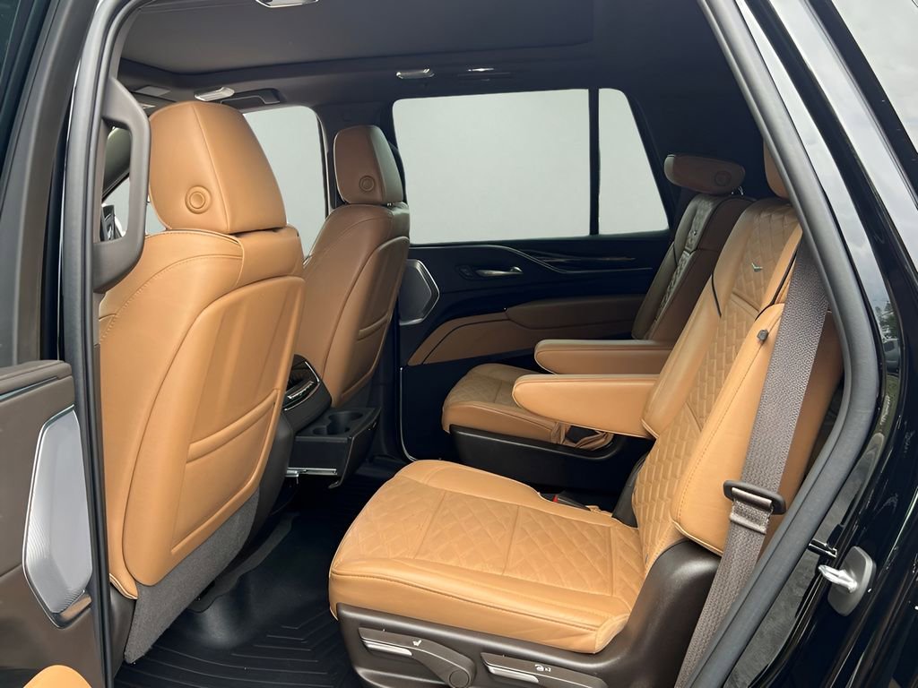 Used 2022 Cadillac Escalade Premium Luxury w/ Performance Package AWD/4WD image 12