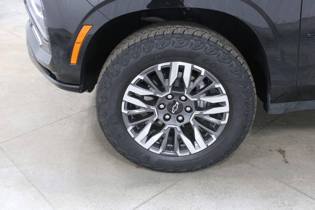 Used 2025 Chevrolet Suburban Z71 image 37