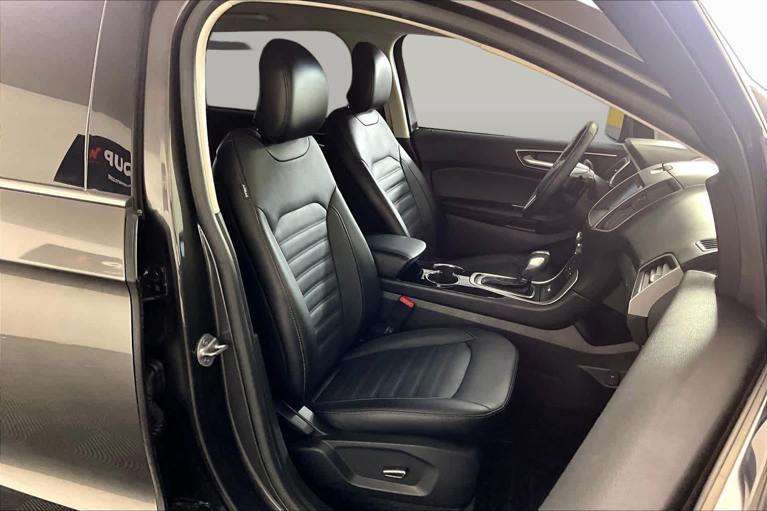 Used 2017 Ford Edge SEL w/ Equipment Group 201A FWD image 9