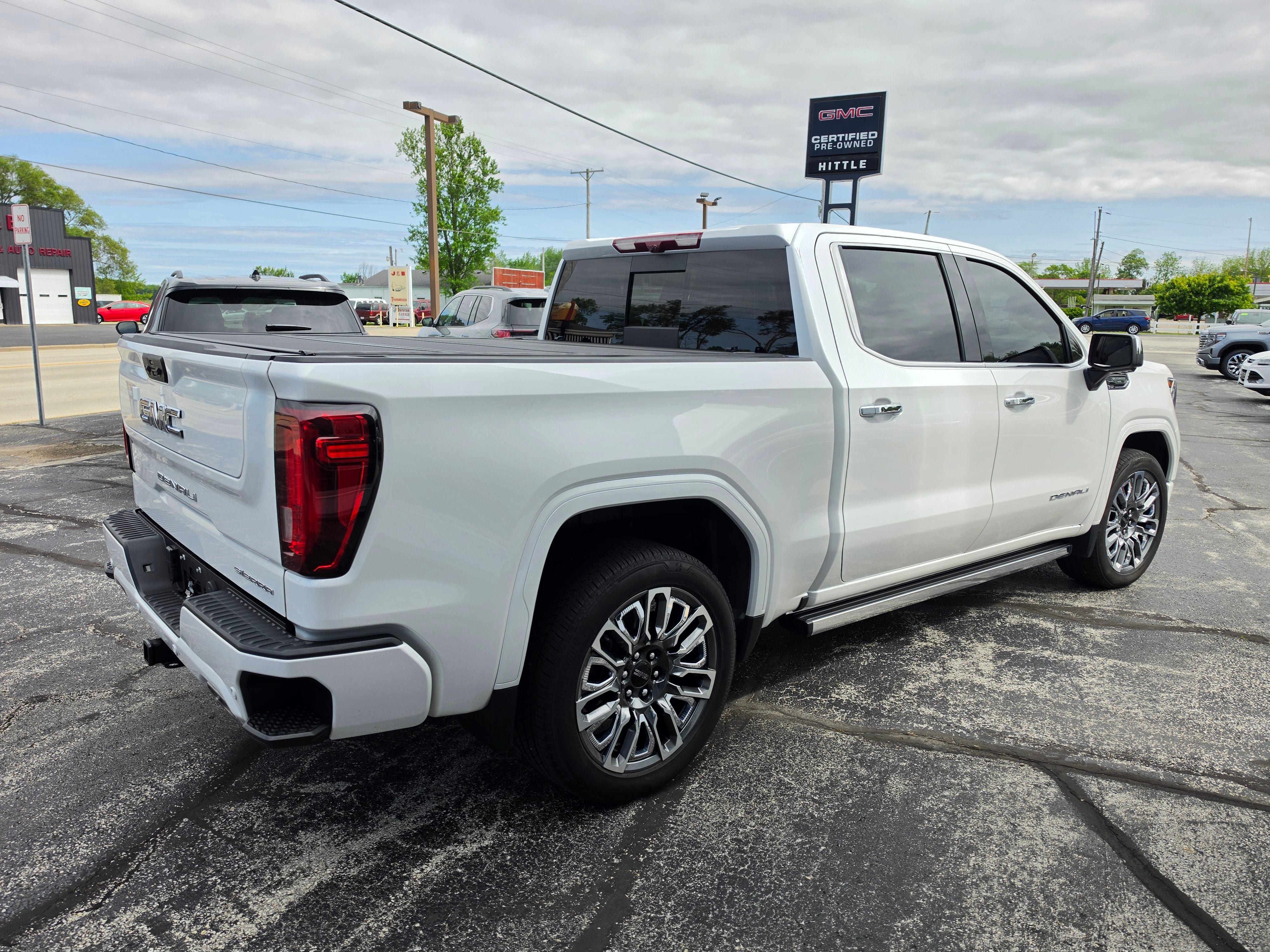 Used 2024 GMC Sierra 1500 Denali Ultimate AWD/4WD image 4