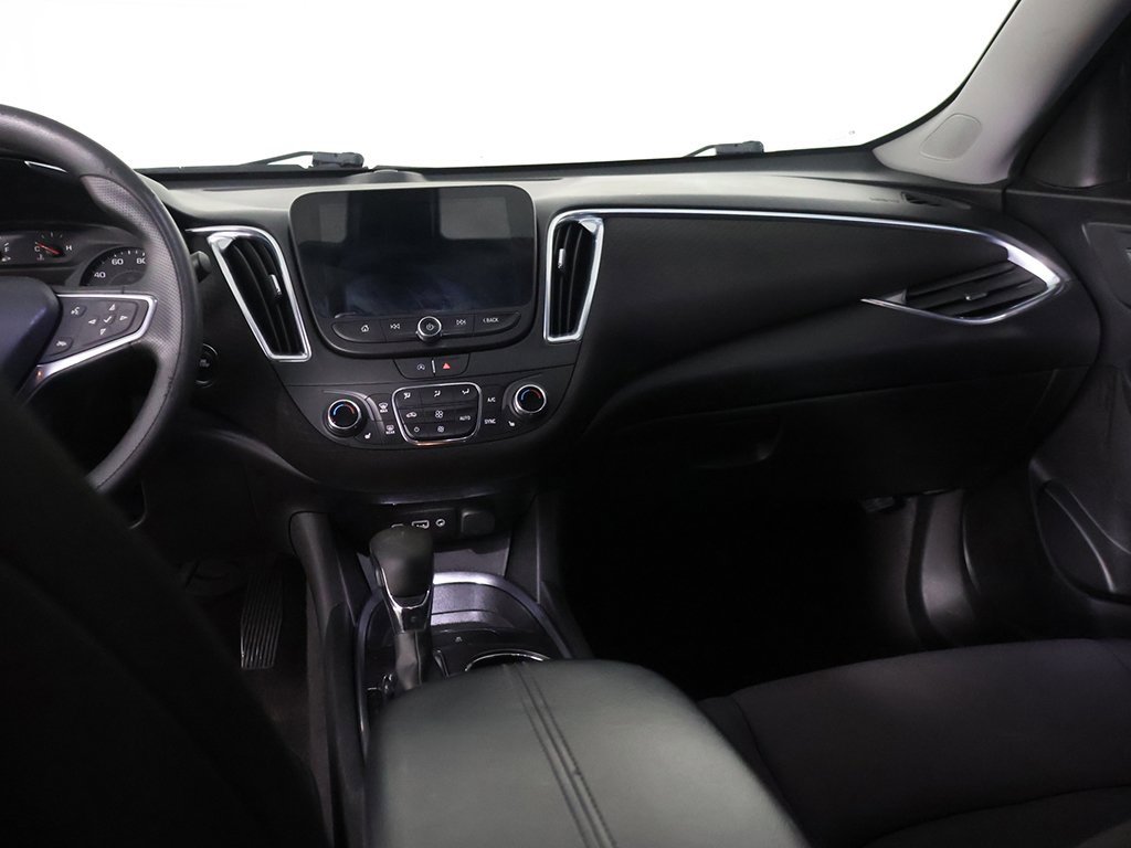 Used 2021 Chevrolet Malibu LT image 32