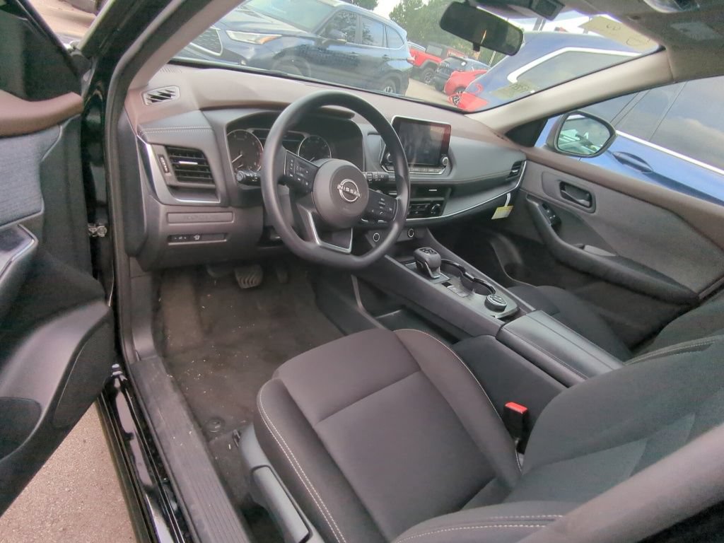 Used 2023 Nissan Rogue S AWD/4WD image 7