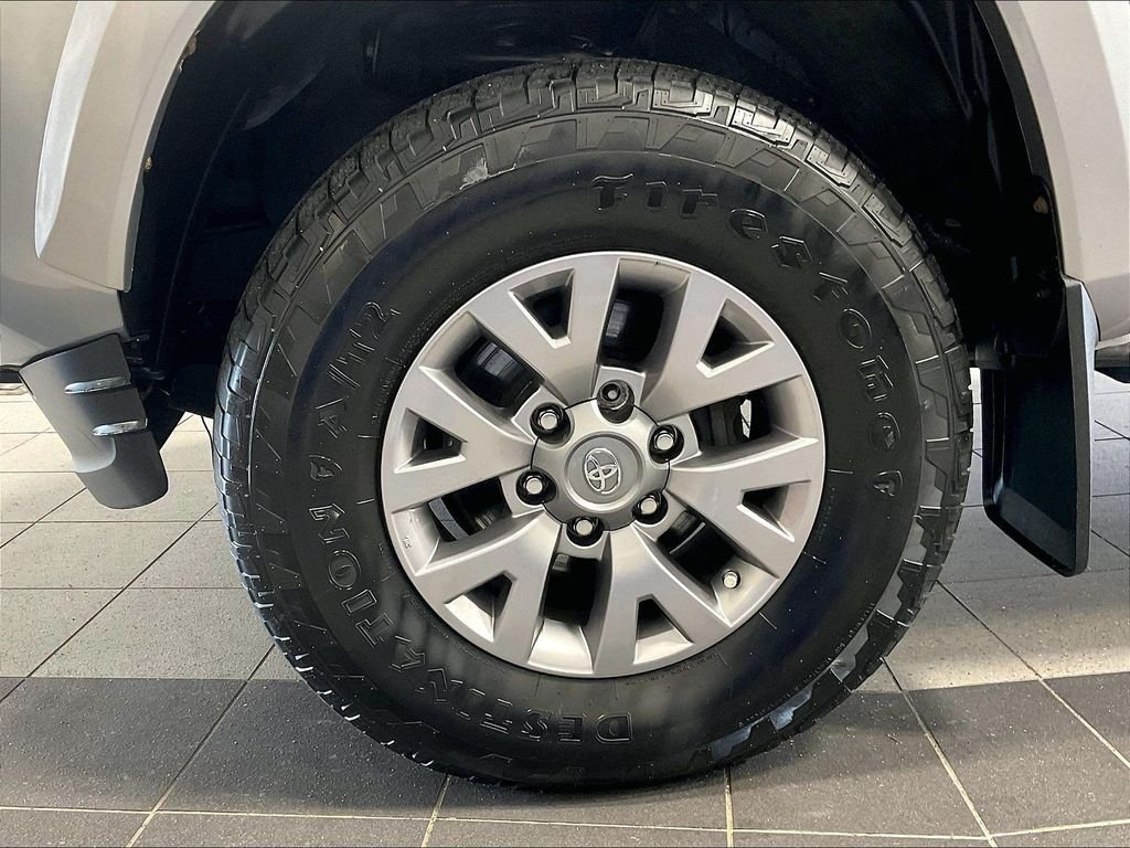 Used 2018 Toyota Tacoma SR5 AWD/4WD image 7