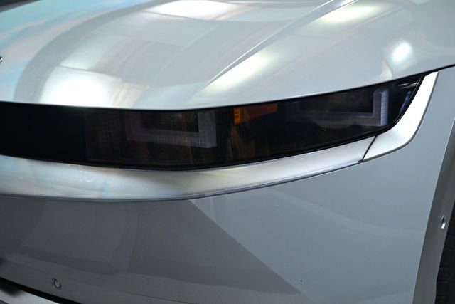 Used 2024 Hyundai Ioniq 5 Limited image 17