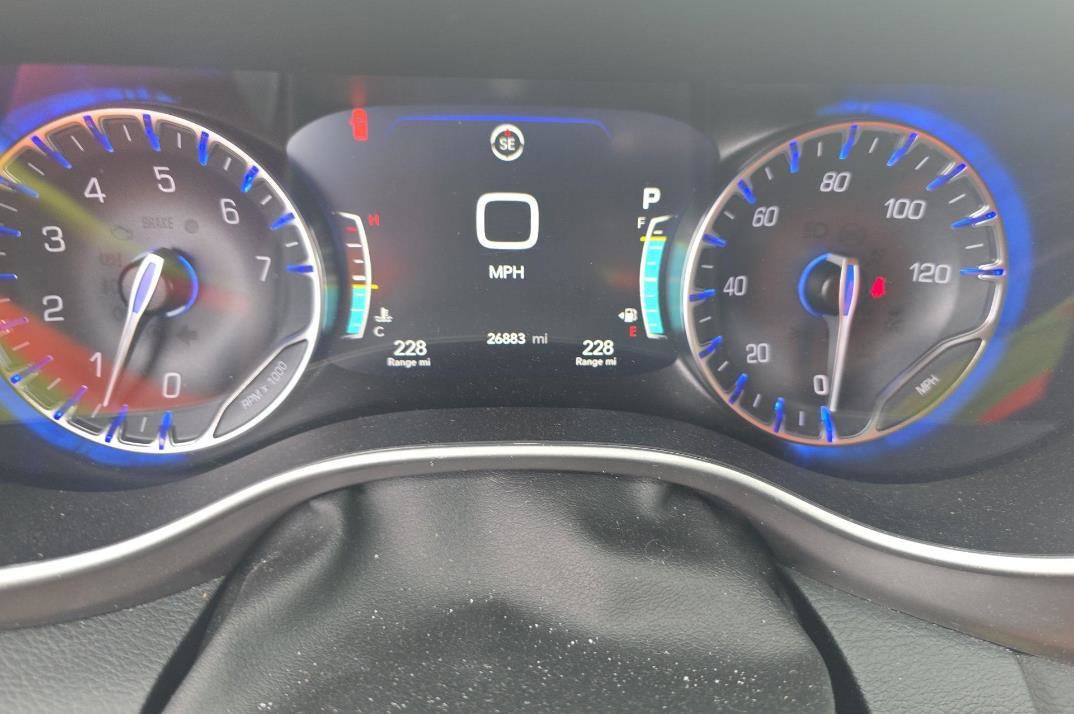 Used 2025 Chrysler Pacifica Select FWD image 10