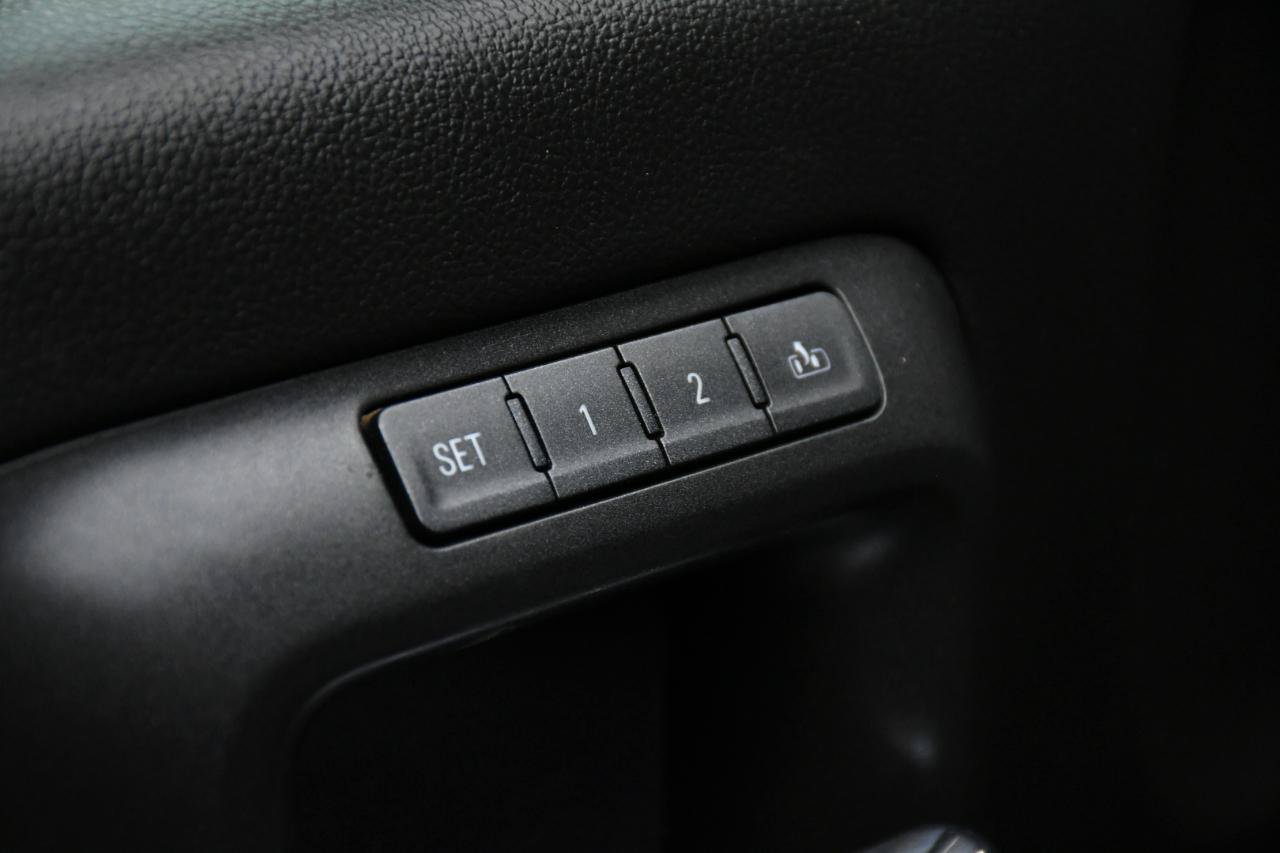Used 2019 GMC Sierra 2500 Denali w/ Duramax Plus Package AWD/4WD image 13