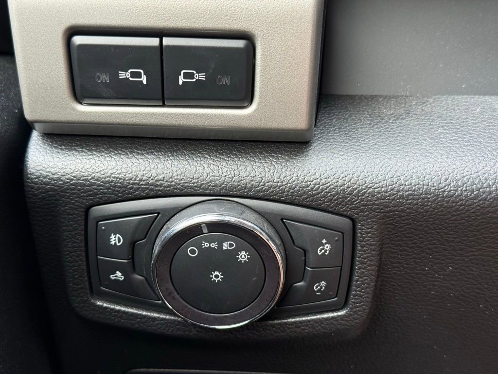 Used 2017 Ford F150 Lariat w/ Equipment Group 502A Luxury AWD/4WD image 22