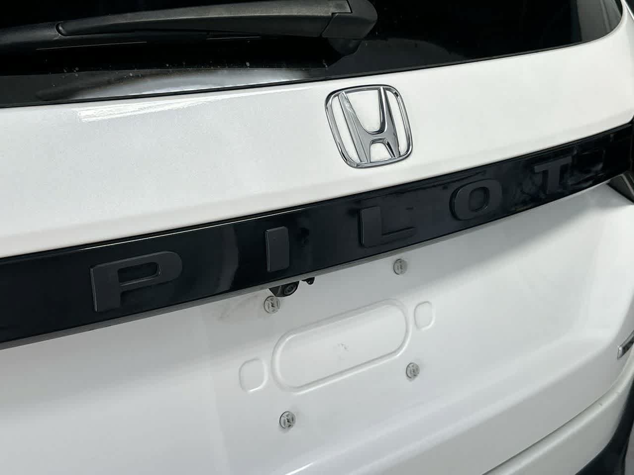 Used 2025 Honda Pilot Touring image 10
