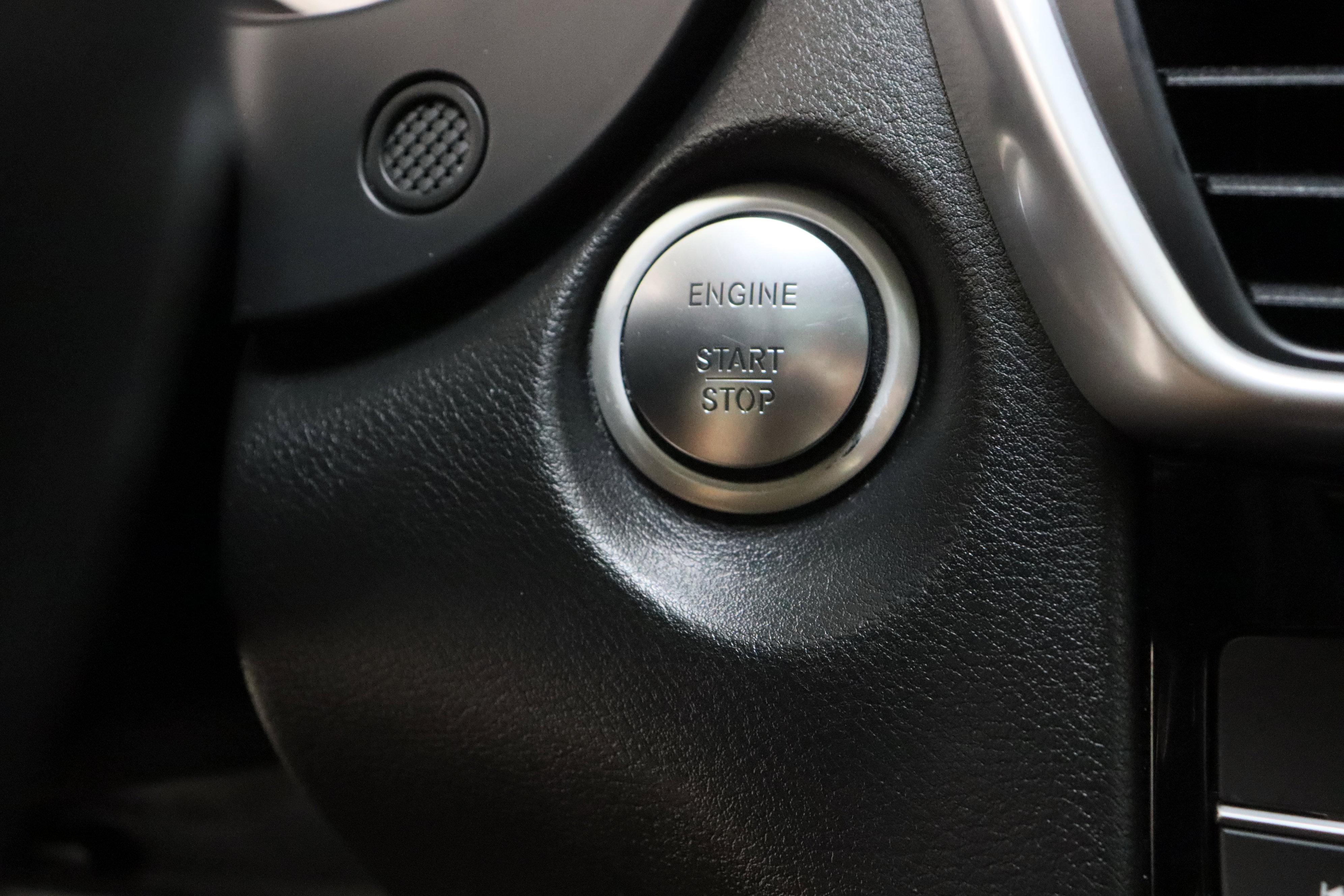 Used 2019 INFINITI QX30 w/ Navigation Package FWD image 18