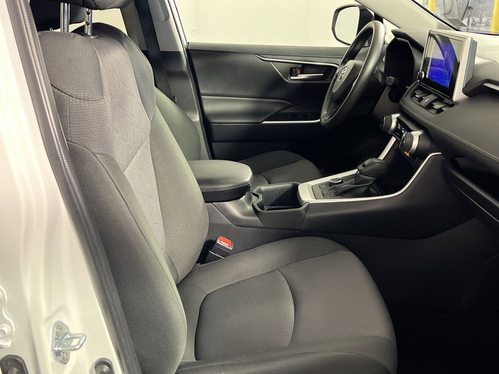 Used 2025 Toyota RAV4 XLE image 28