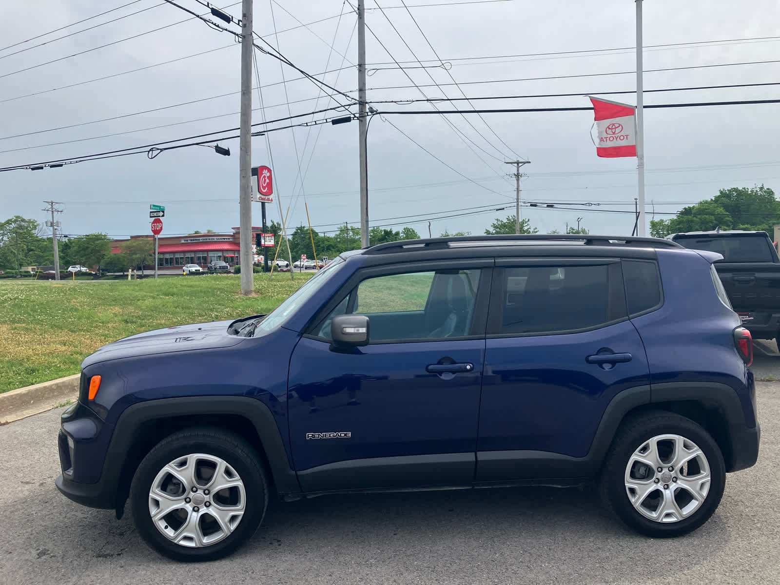 Used 2019 Jeep Renegade Limited w/ LED Lighting Group AWD/4WD image 4