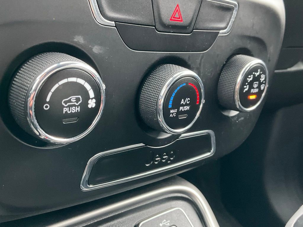 Used 2018 Jeep Compass Latitude image 10