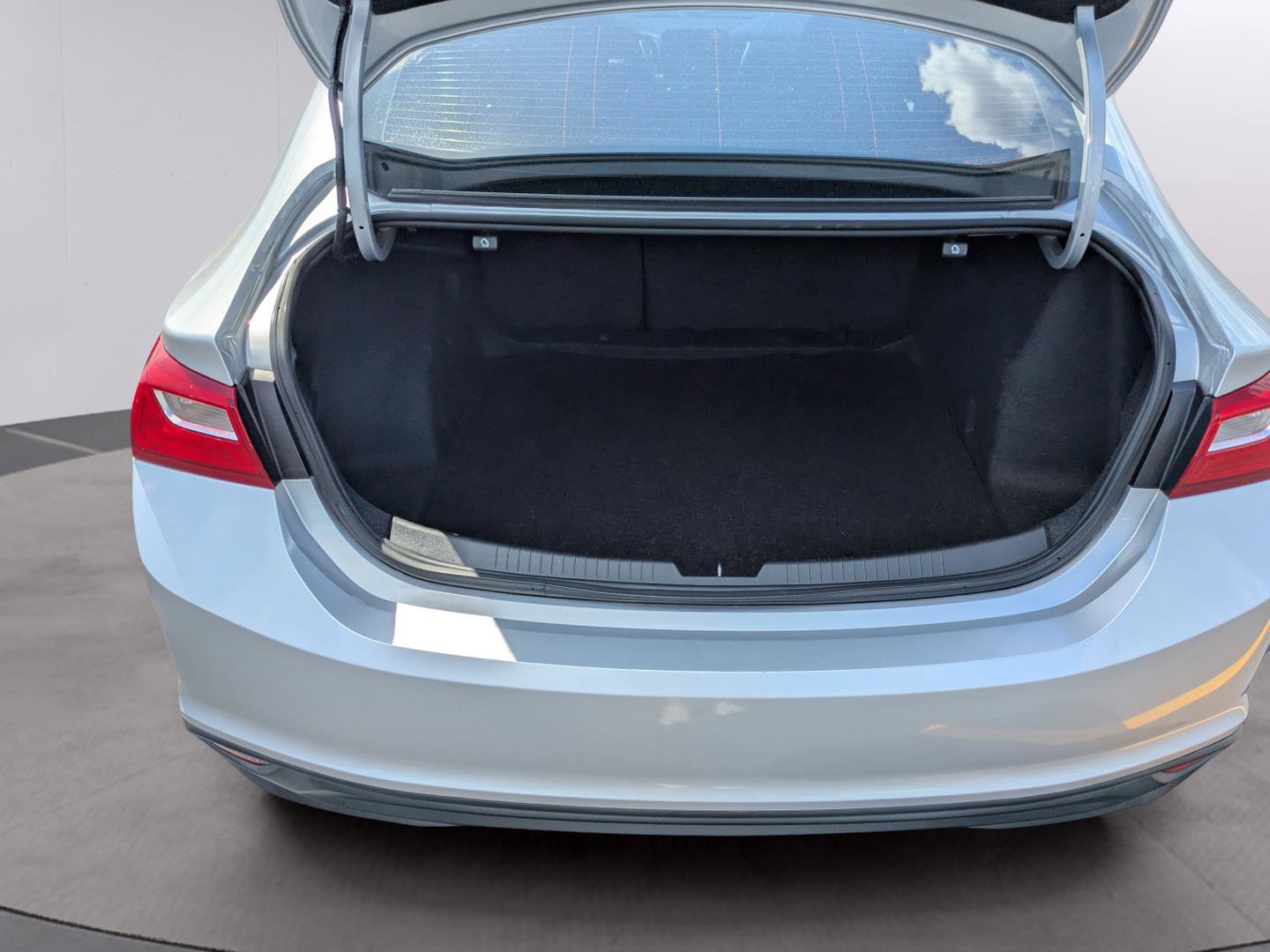 Used 2019 Chevrolet Malibu LS image 23